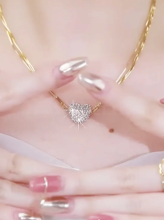 Collar elegante  corazón con cristales